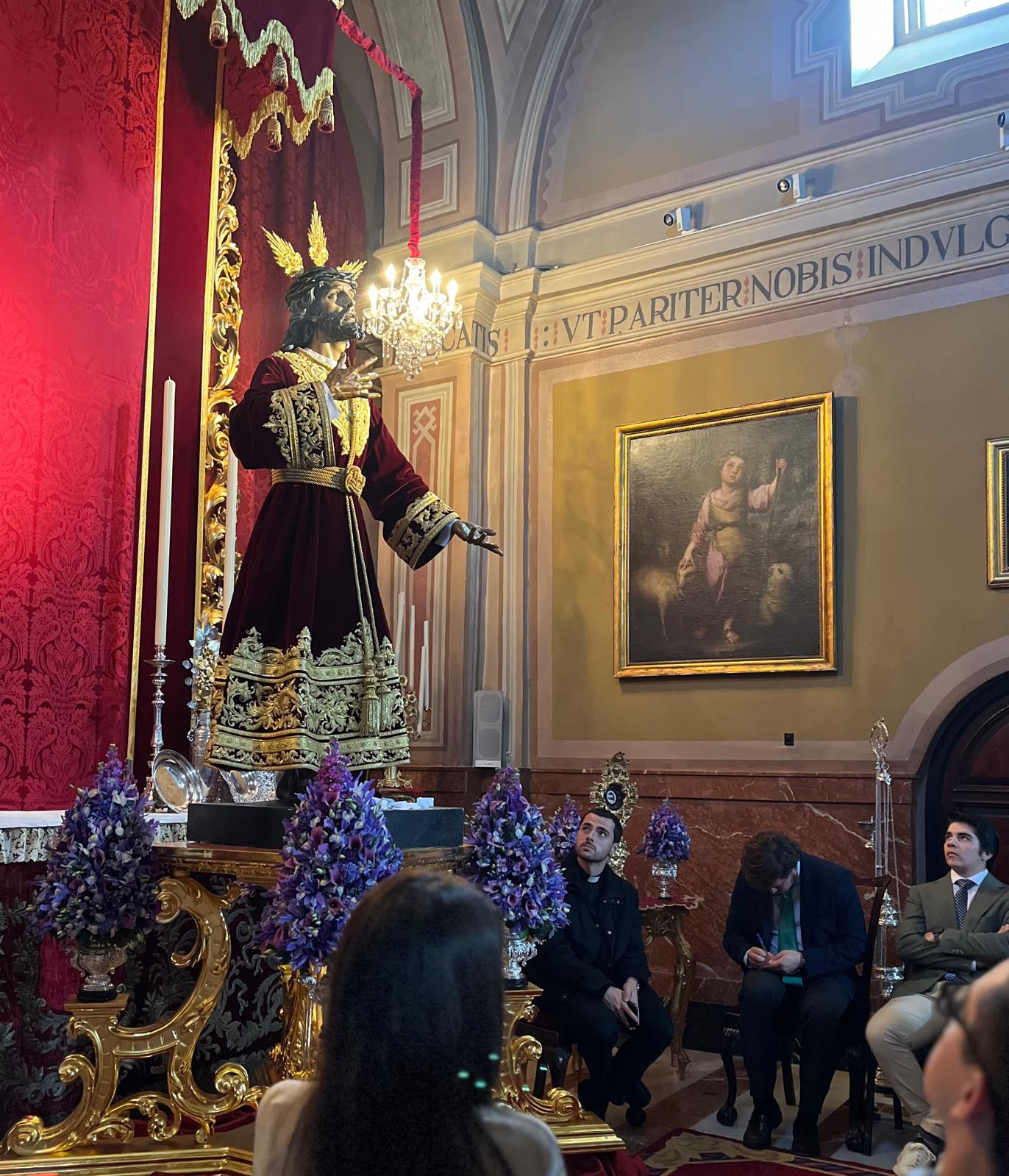Oración de los jóvenes de la Hermandad ante el Señor