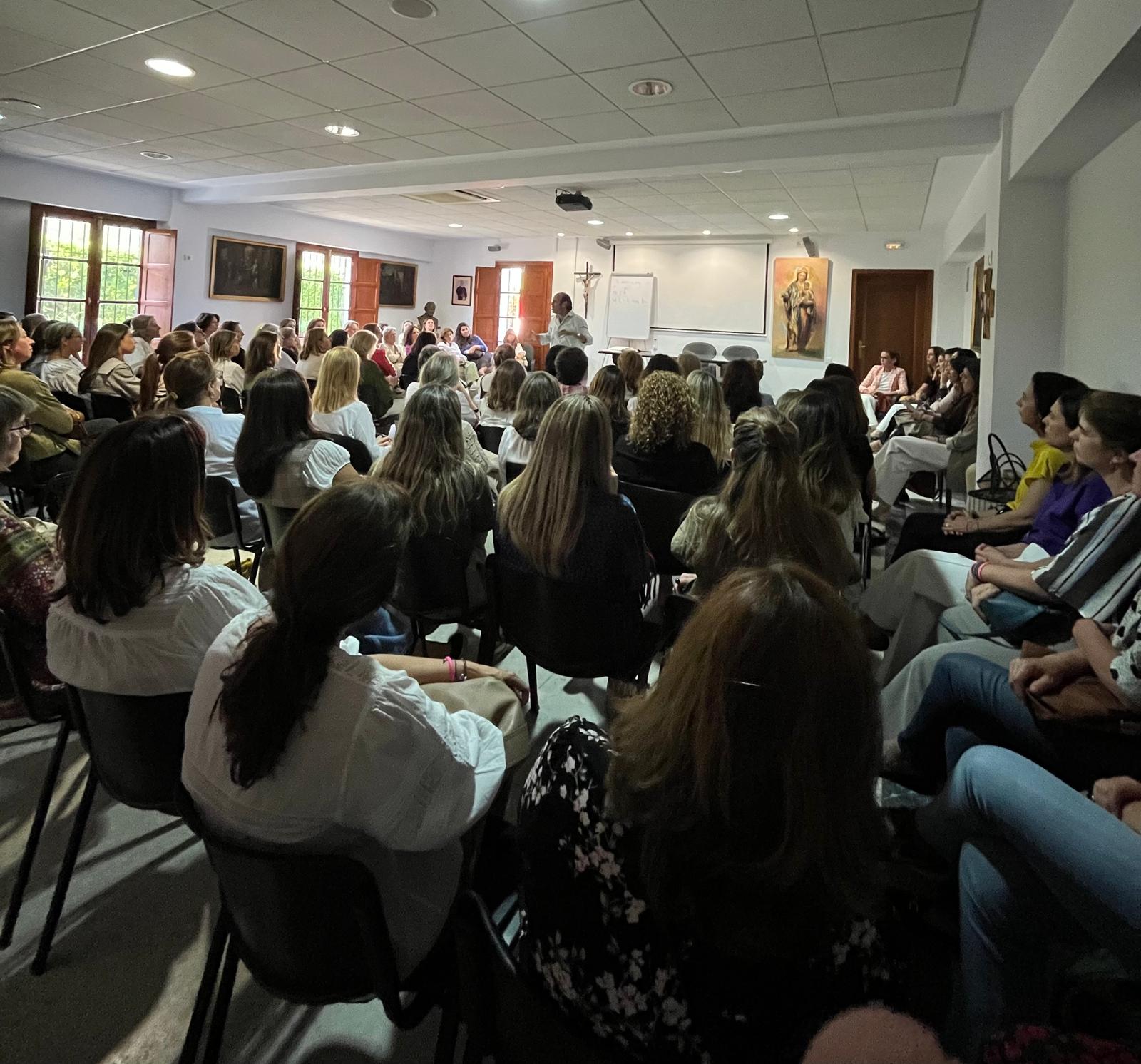 El grupo Emaús continúa sus actividades en nuestra parroquia